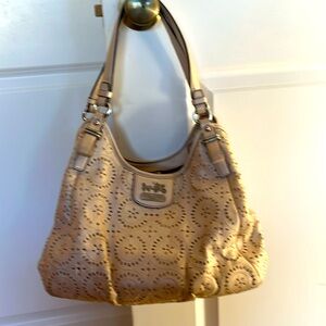 Coach handbag in like new condition. No scratches or stains. Leather exterior
